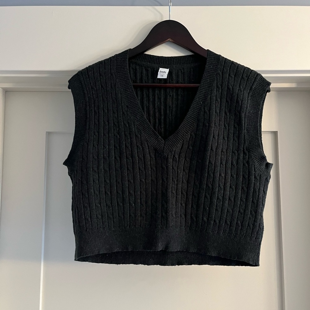 Dark Green Cable Knit Cropped Vest